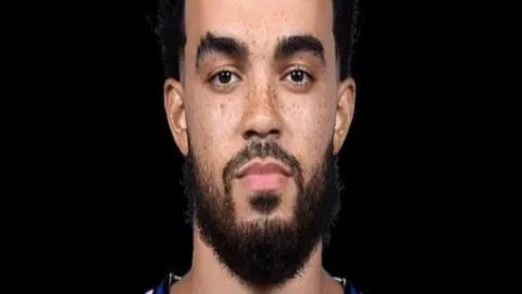 多特蒙德与升班马战平，连丢两球局势紧张