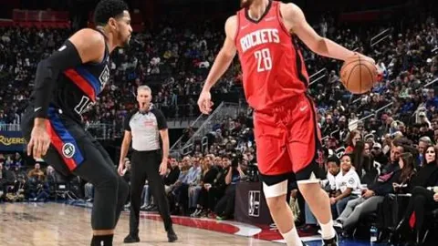 切尔西2-2战平十人伯恩利，帕尔默双响，近四轮仅赢一场