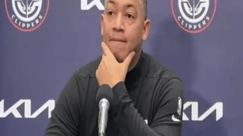 西班牙女足主帅普特拉斯遭解雇：曝光职业球员待遇缺失真相